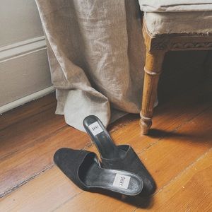 Vintage DKNY suede mule pumps, sz 9